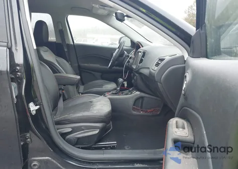 2020 Jeep Compass Trailhawk 4X4 из США, поврежденный, VIN 3C4NJDDB9LT195612